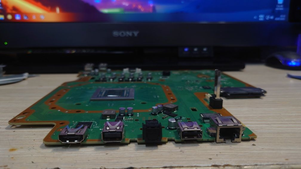 PS4 Pro complet funcțional - Fără carcasă