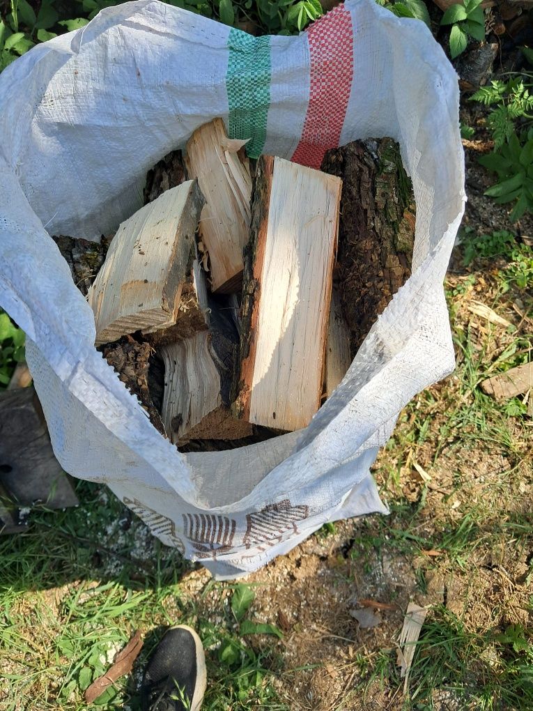 Vand lemne la sac gata crăpate
