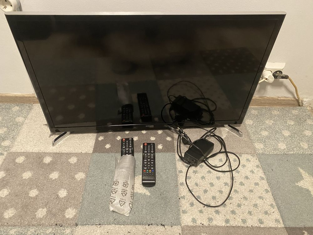 Vand Smart TV diagonala 81