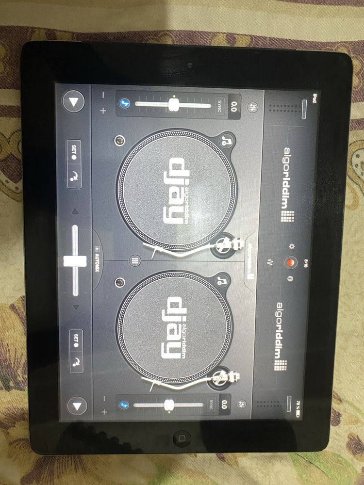 Ipadlar sotiladi dj urnatilgan zaryadi zur  tuy bop baraka topasiz