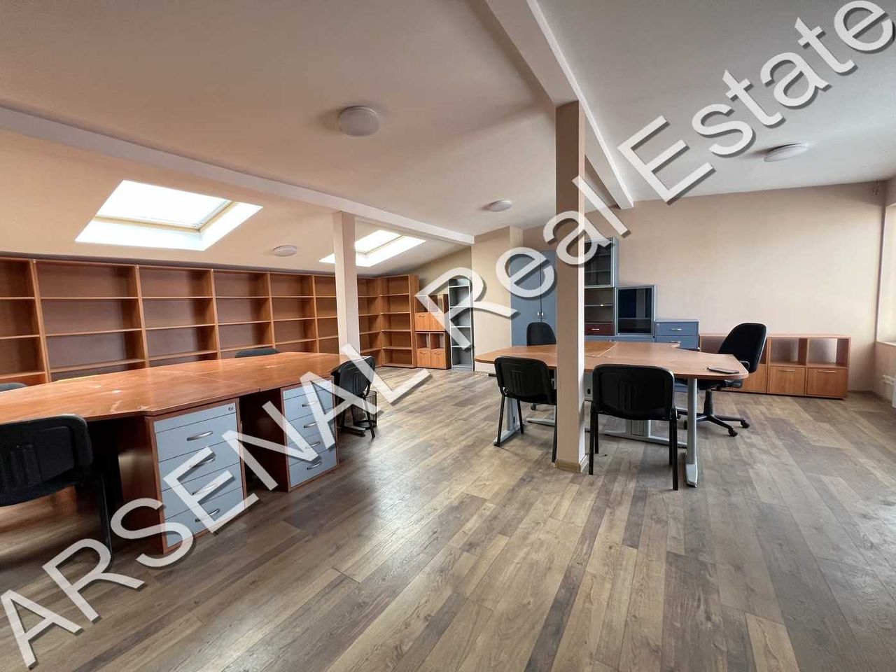 Дава се под наем Офис в София, Център - 125 кв.м за 600 € - Снимка #2