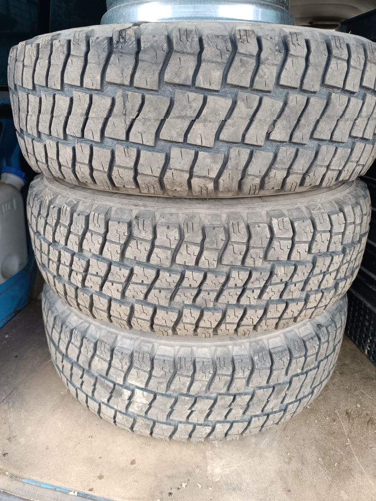 Резина грязевая 235/75R15 3 балонна