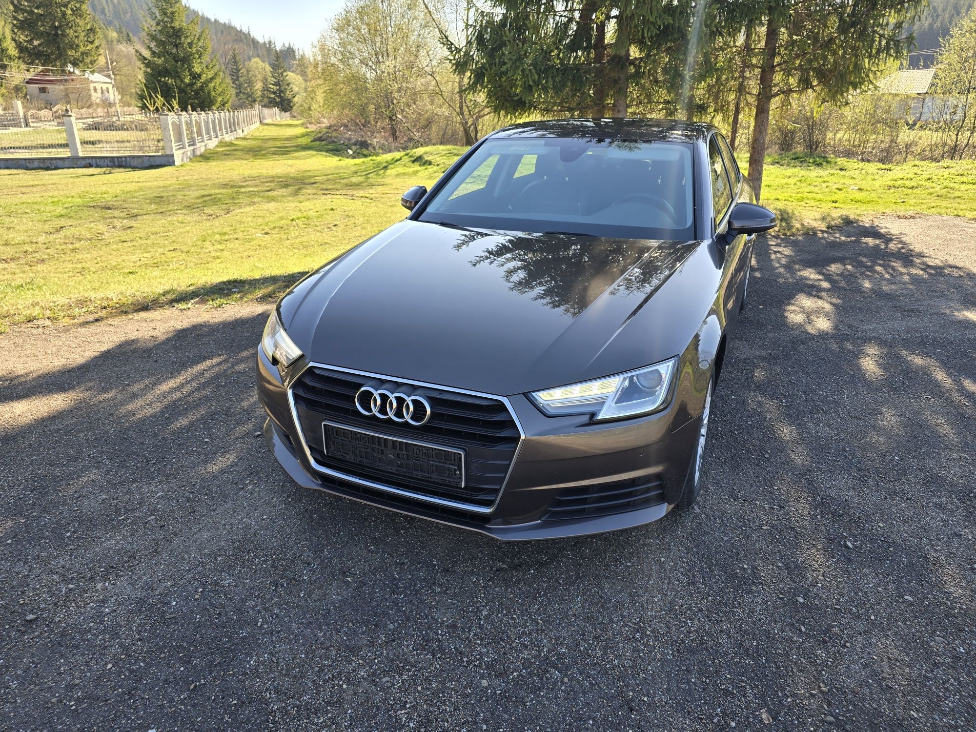 Audi a 4  2017 .