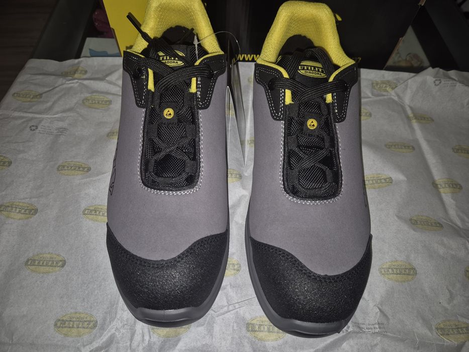 Нови работни обувки с кутия