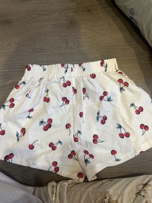 ЧИСТО НОВИ къси панталони.