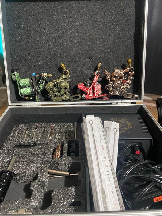 Aparat tatuat model vechi