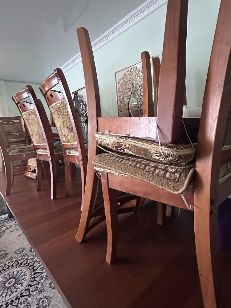 Продается стол со стульями