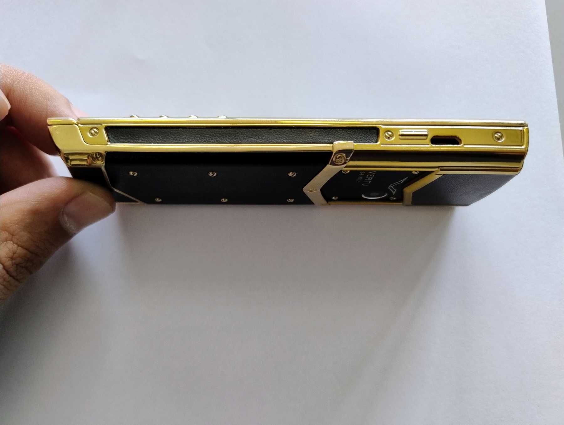 Мобилен телефон VERTU