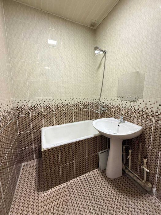 Юнусабад 7, 2в3 комн/3/4, 54м2, Зеркалка, Кирпич. Ор-р: Корзинка