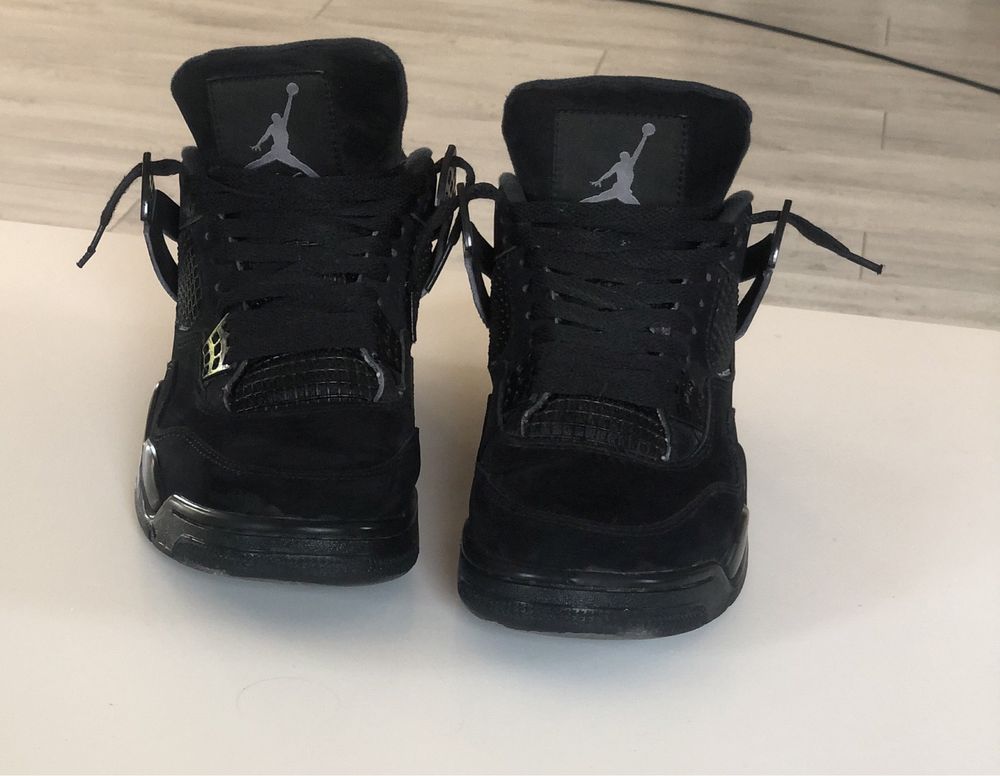 Vand urgent Jordan 4 black cat