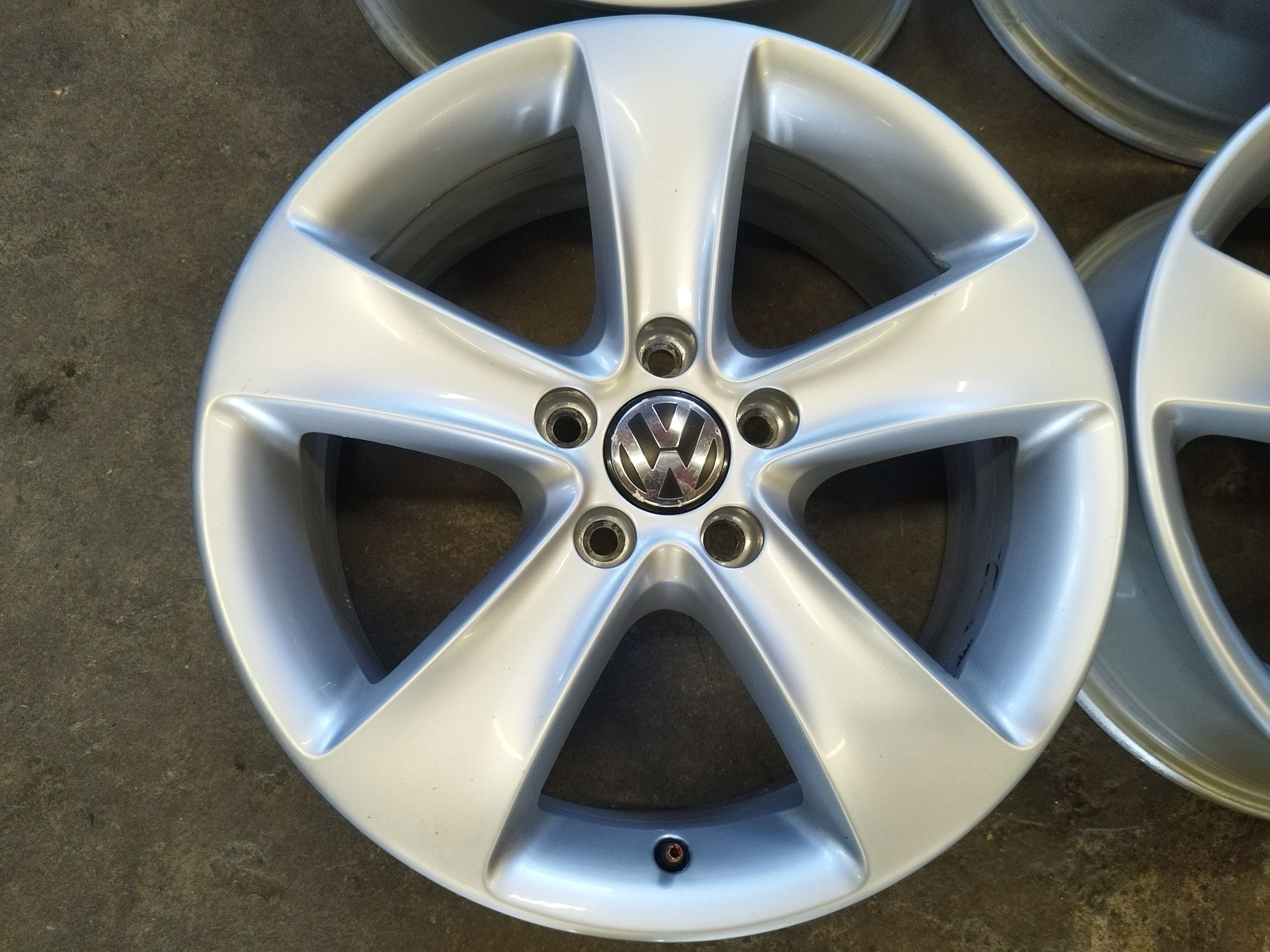 17" Volkswagen Passat Оригинални 5x112 Джанти
