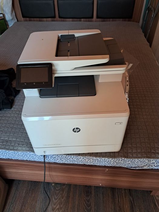 Vând imprimantă HP Color Laser M377