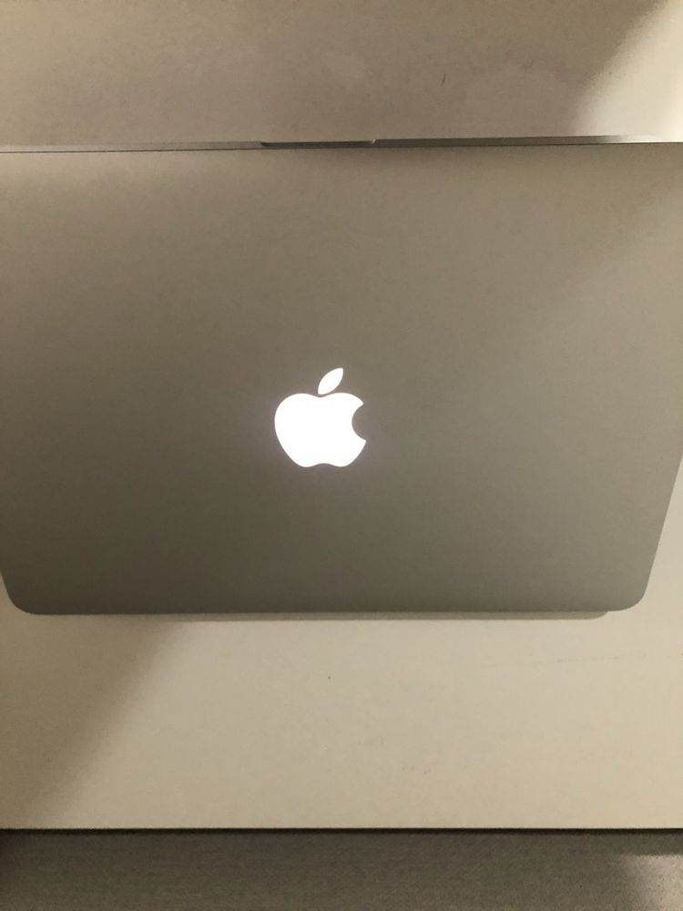 Apple Macbook 13 pro (макбук)