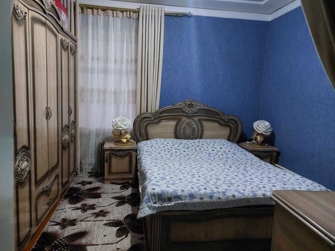 Hovli uy sotiladi
