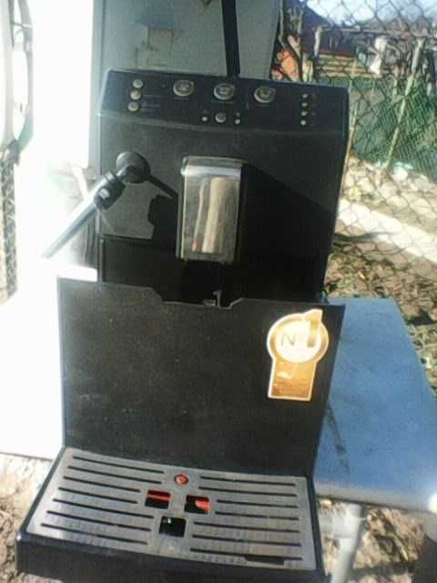 Продавам кафе машина FILIPS SAECO автомат за части