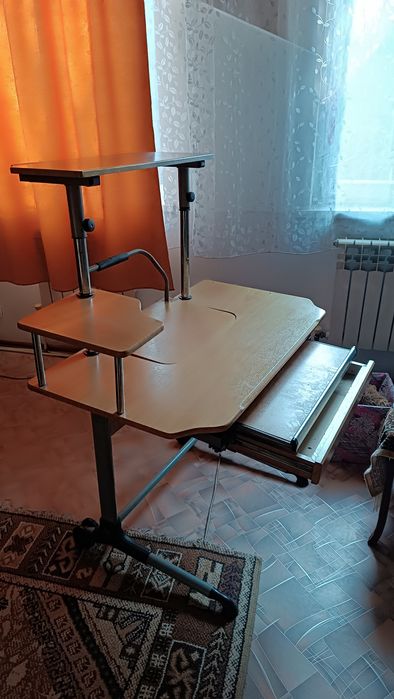 Продам компьютерный стол