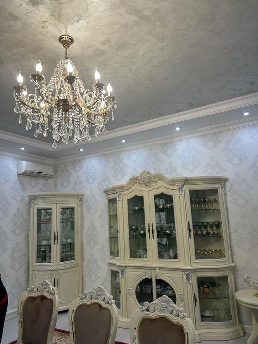 Стол стулья камод