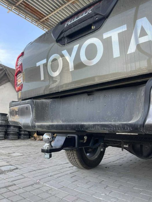 Фаркоп на Toyota Hilux любого года