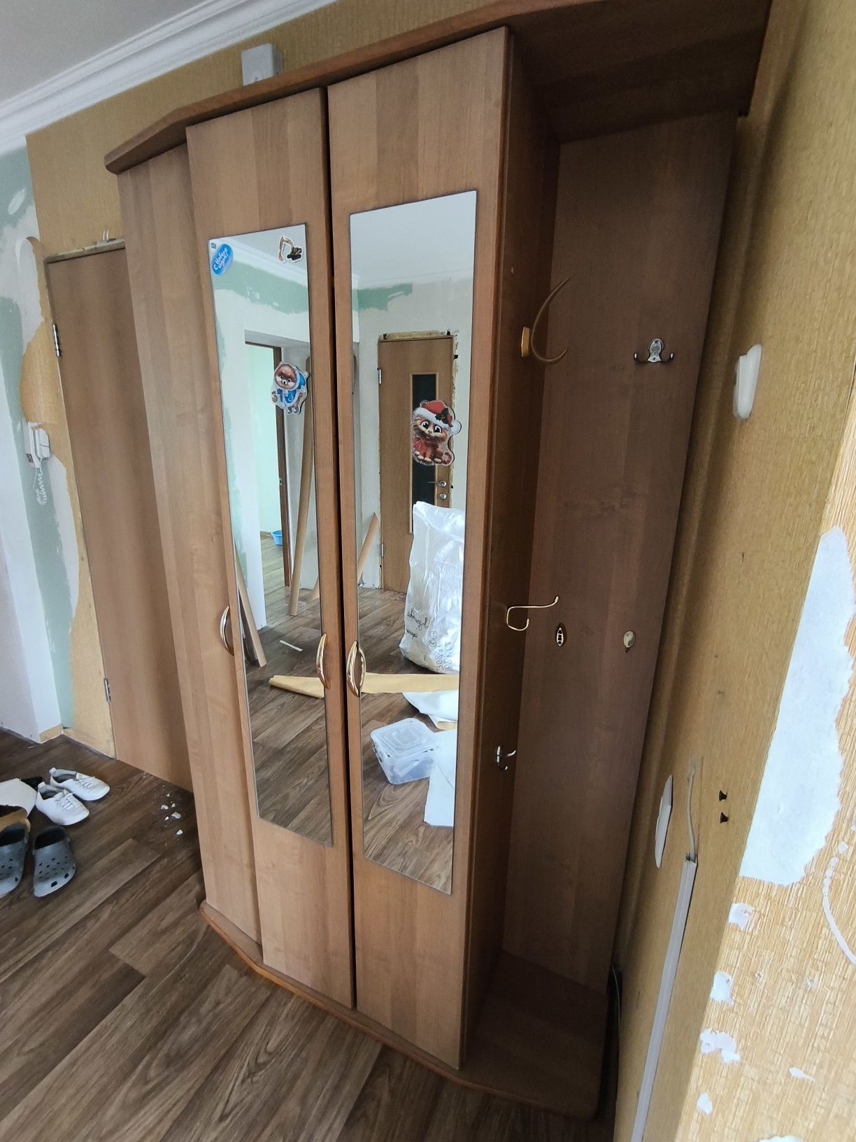 Шкаф для прихожей