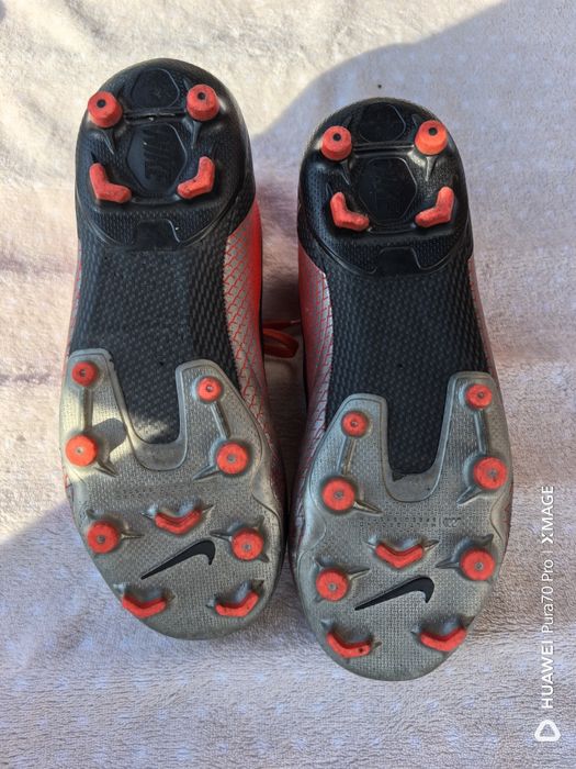 Детски бутонки nike 35 размер стелка 22см
