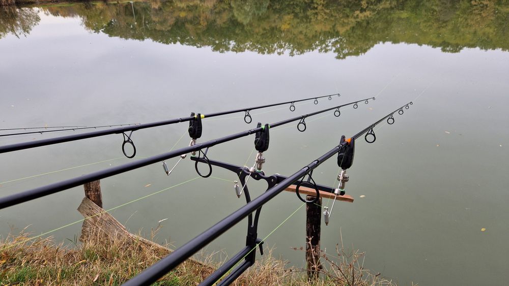 Lanseta Okuma Custom Black, 3.90m, 3.5lbs, 2 tronsoane