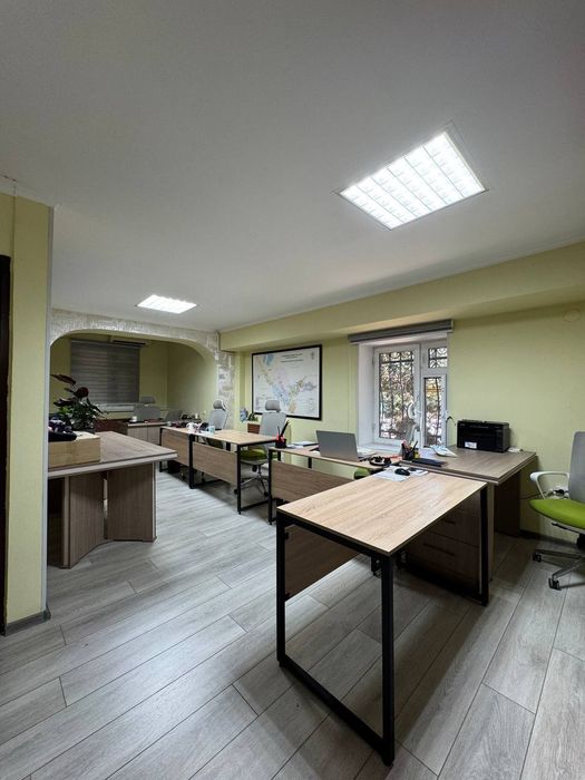Срочно продается 125 кв.м Ц5 Центр 1 этаж. Ипак Йули Банк