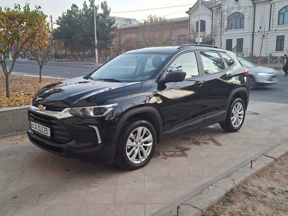 Tracker 2 LS / Пробег 15 000 / Родная краска / Состояние новой