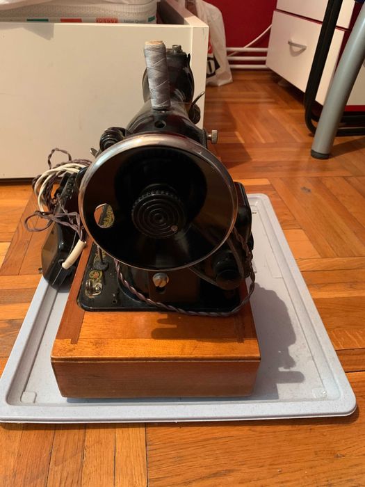 Masina cusut electrica ruseasca tip Singer, aproape noua!!!