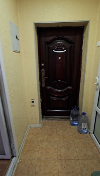 Арендага 1 хона 4 этаж Регистонда жойлашган.Агентство