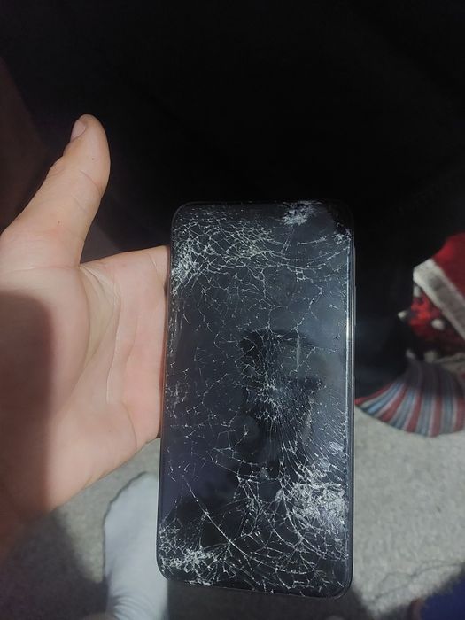 Vand iphone 11 piese