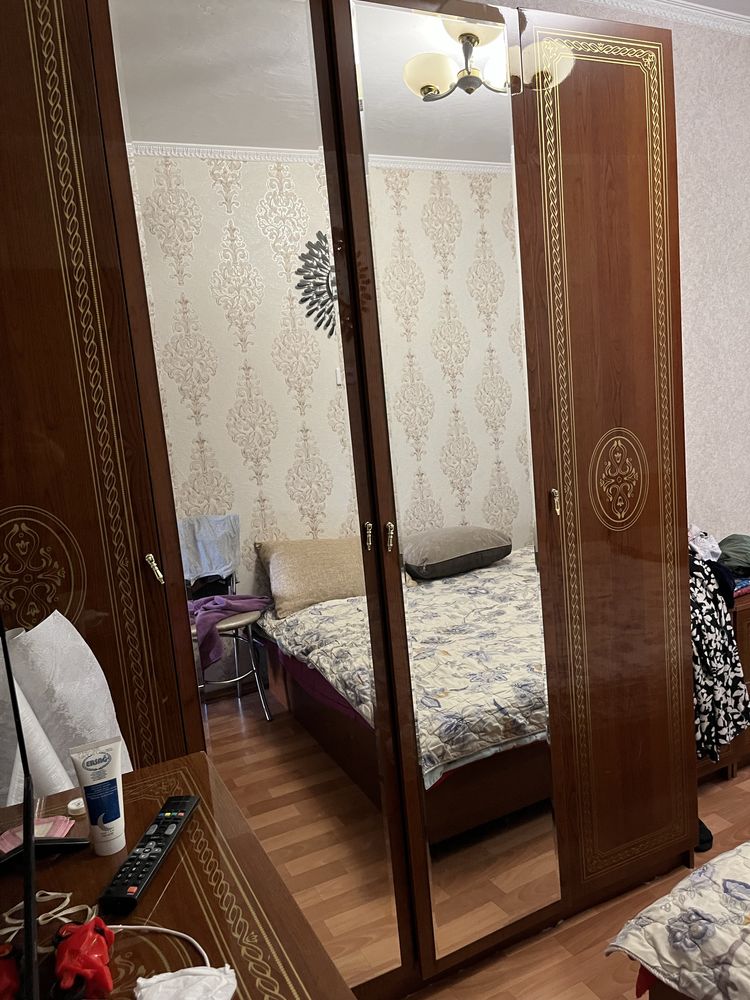 Продается спальный гарнитур