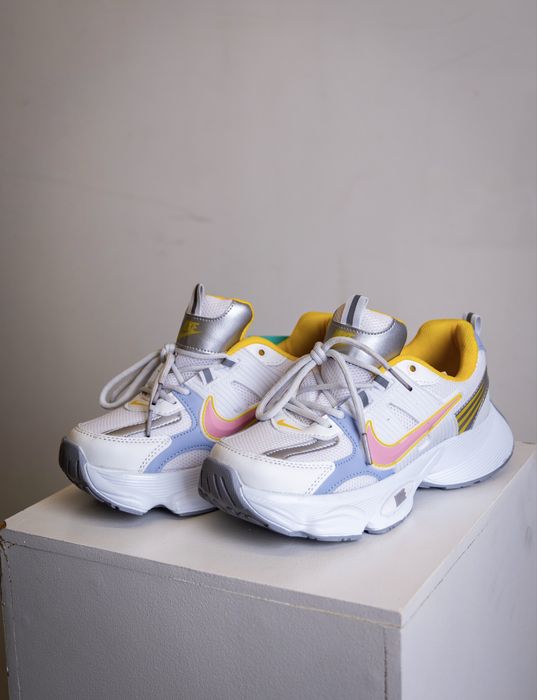 Нови дамски маратонки Nike