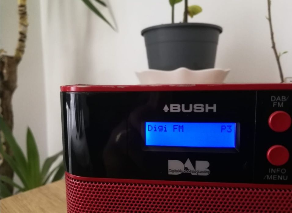 Radio digital BUSH