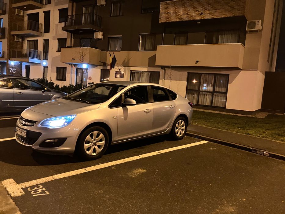 Unic proprietar vând Opel Astra Notchback