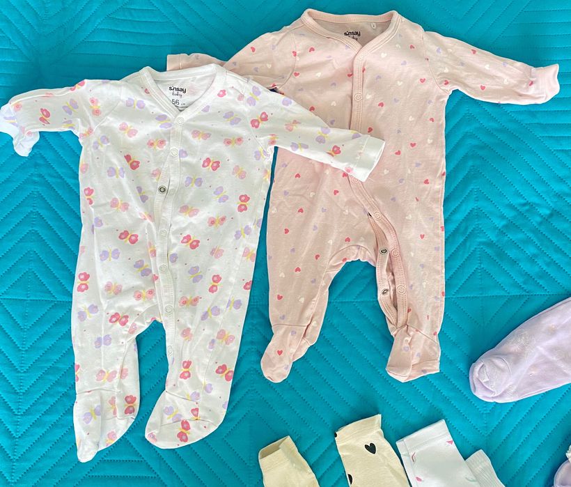 Бебешки бодита и ромпъри за момиче