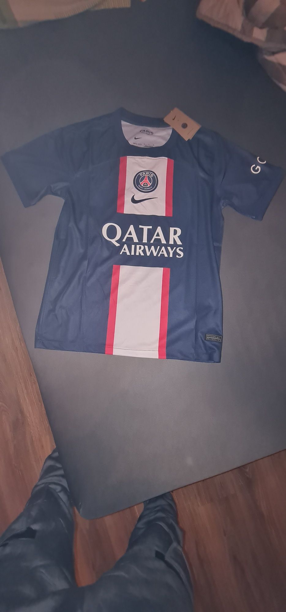 Vand tricou Nike cu Paris St. Germain original