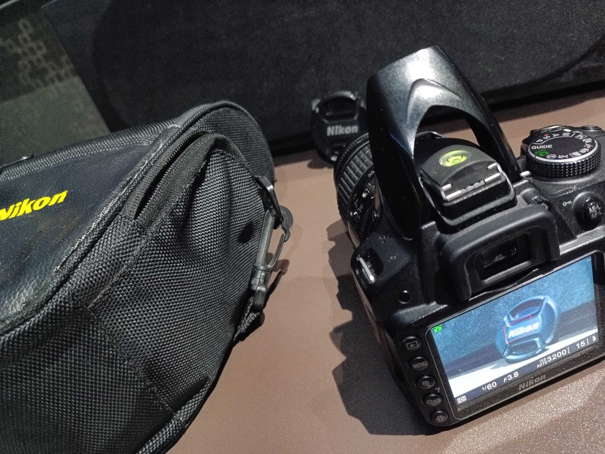 Nikon D3200 в хорошем состоянии