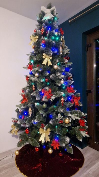 Brad de Crăciun artificial cu tenta naturală