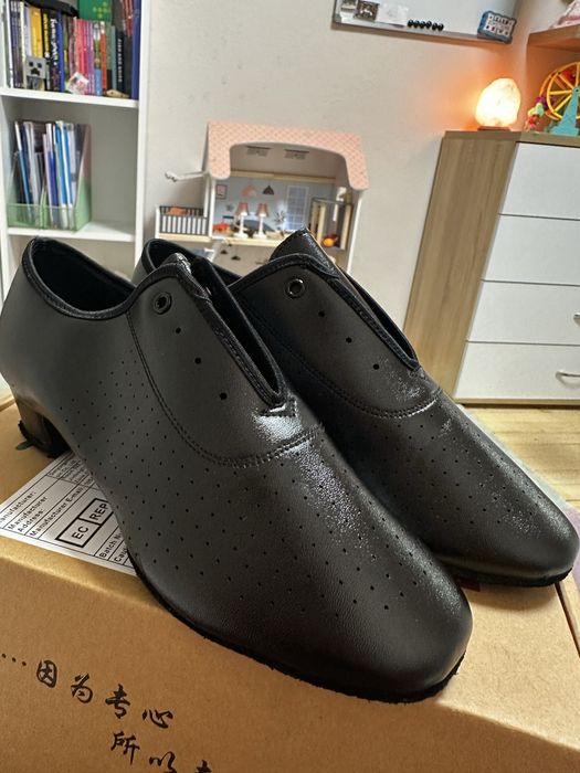 Обувки за спортни танци