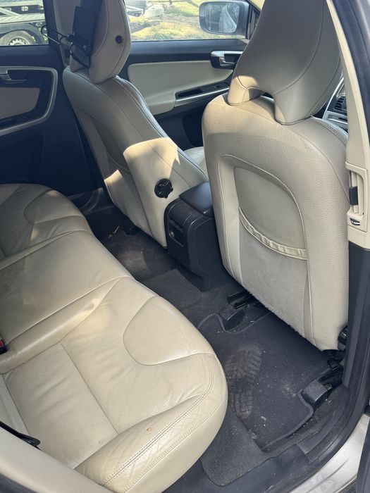 Dezmembrez Volvo xc 60 2.4d 2011