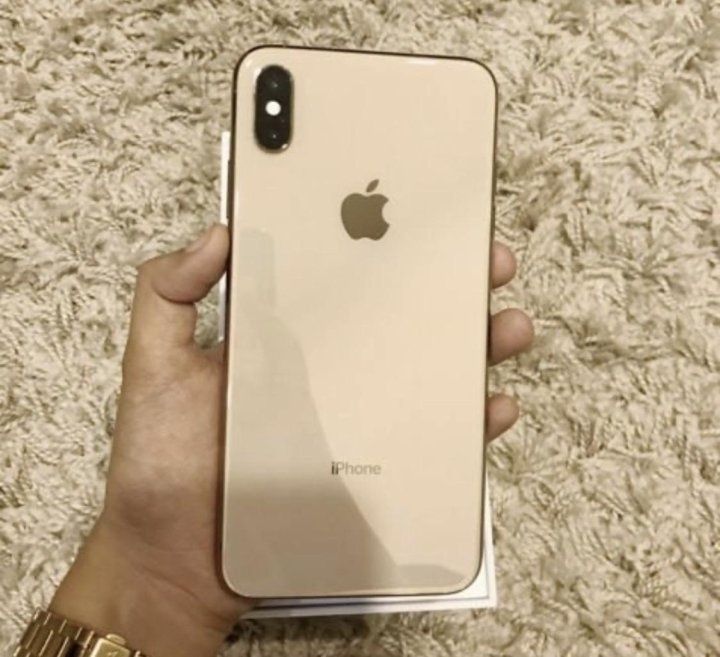 Iphone xs 64 gb.