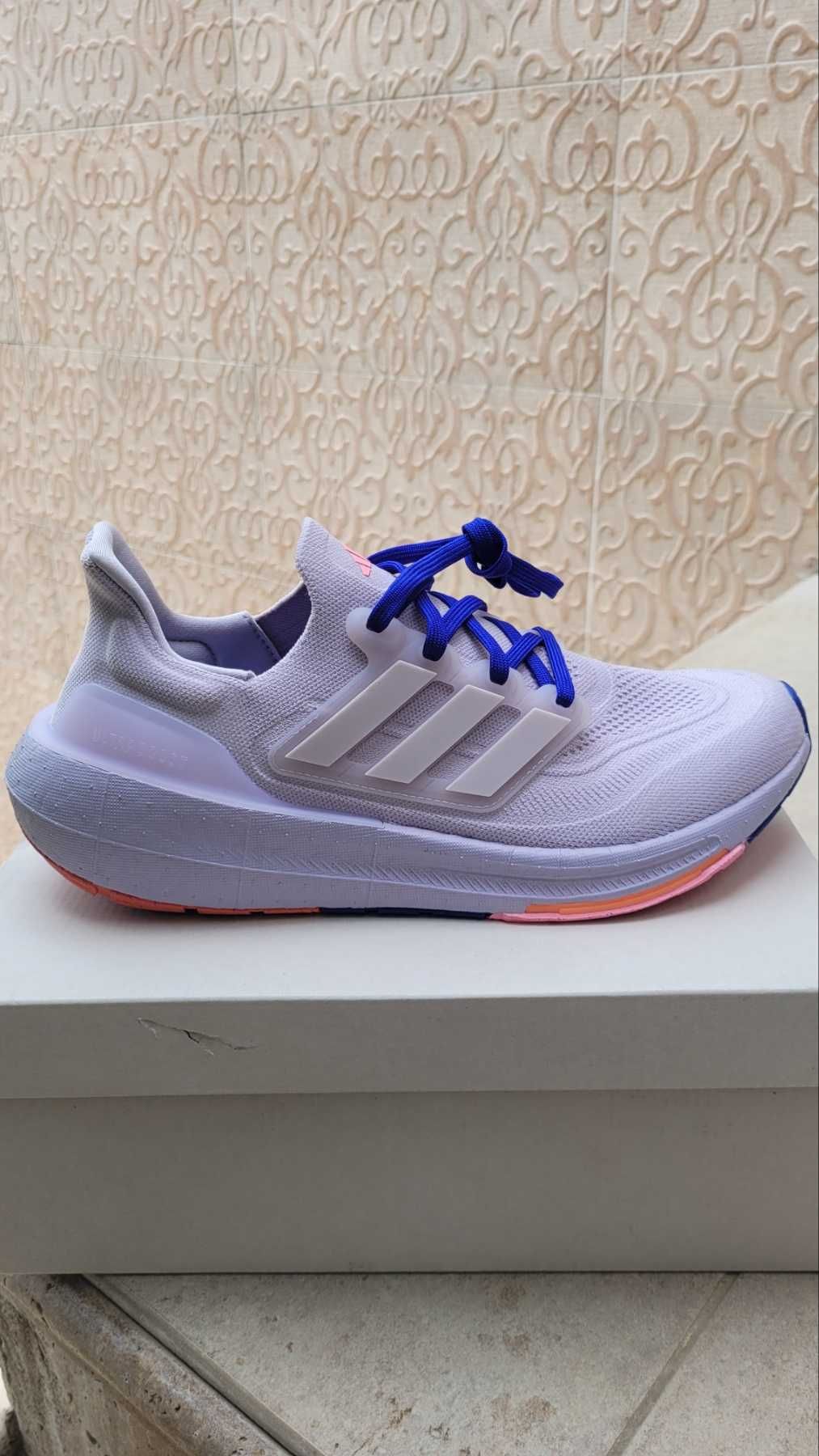 Оригинални маратонки  * ADIDAS ULTRABOOST  23/24 LIGHT * EU42 2/3