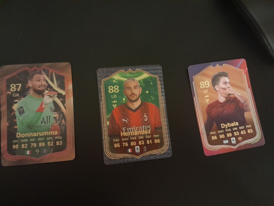 Продаю футбольные карточки