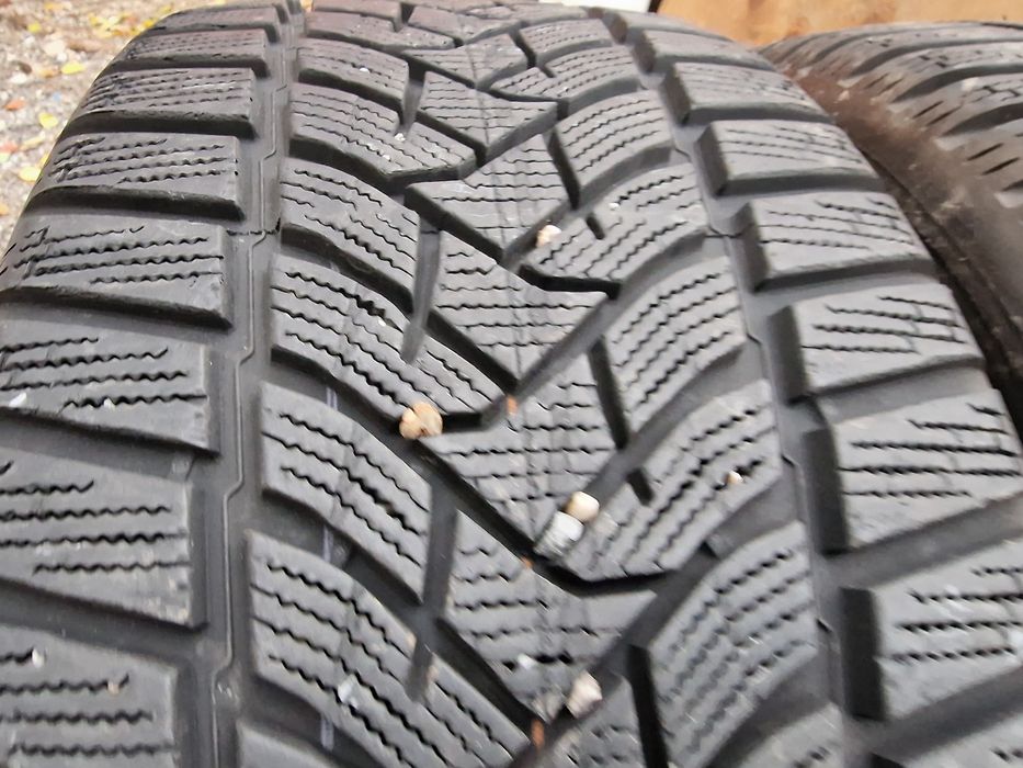 Anvelope 245/40R19 marca Dunlop, M+S, 8 mm