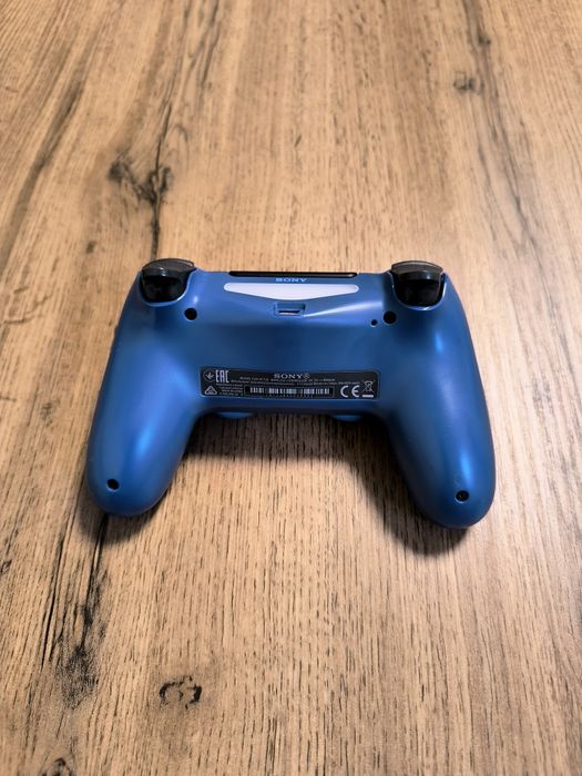 Оригинален контролер DUALSHOCK 4 V2 за PS4