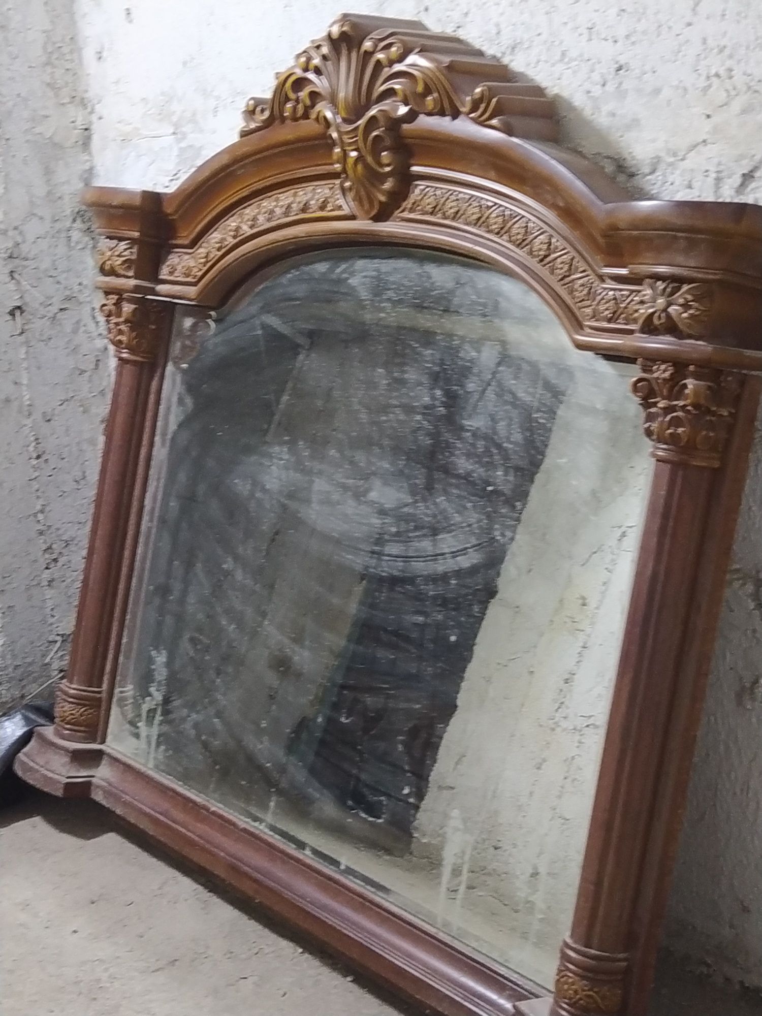 Mebel oynasi sotiladi 150 qlib beraman