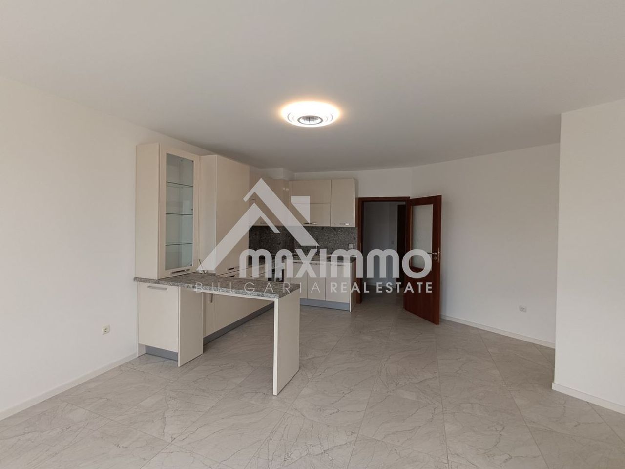 Продава се Тристаен апартамент в Варна, м-т Траката - 100 кв.м за 2255 €/кв.м - Снимка #5