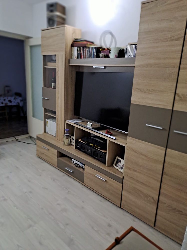 Vând apartament la casa în Drăgășani