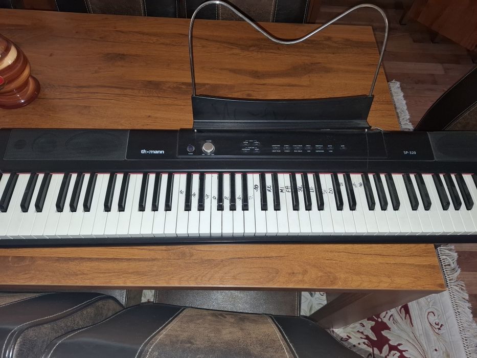 Vând pian electric pentru începători, in stare perfecta de funcționare