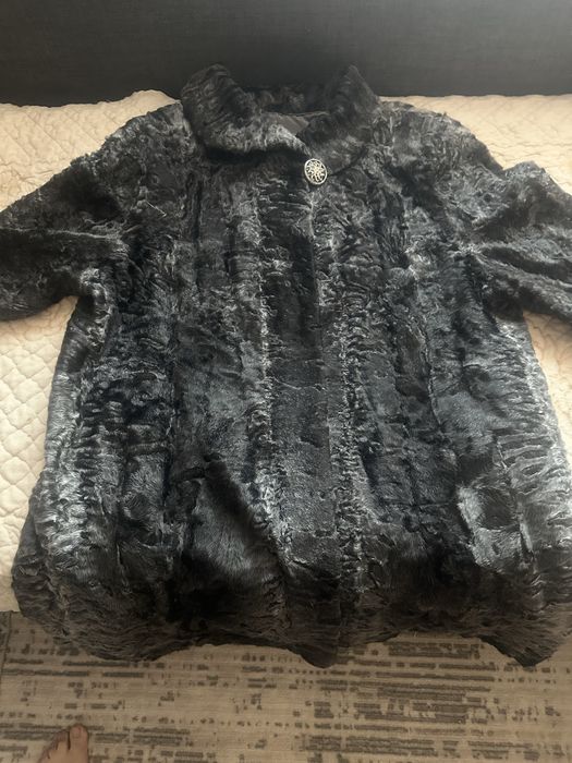 Продам шубу из каракуля , в отличном состояние ,торг уместен, размер50